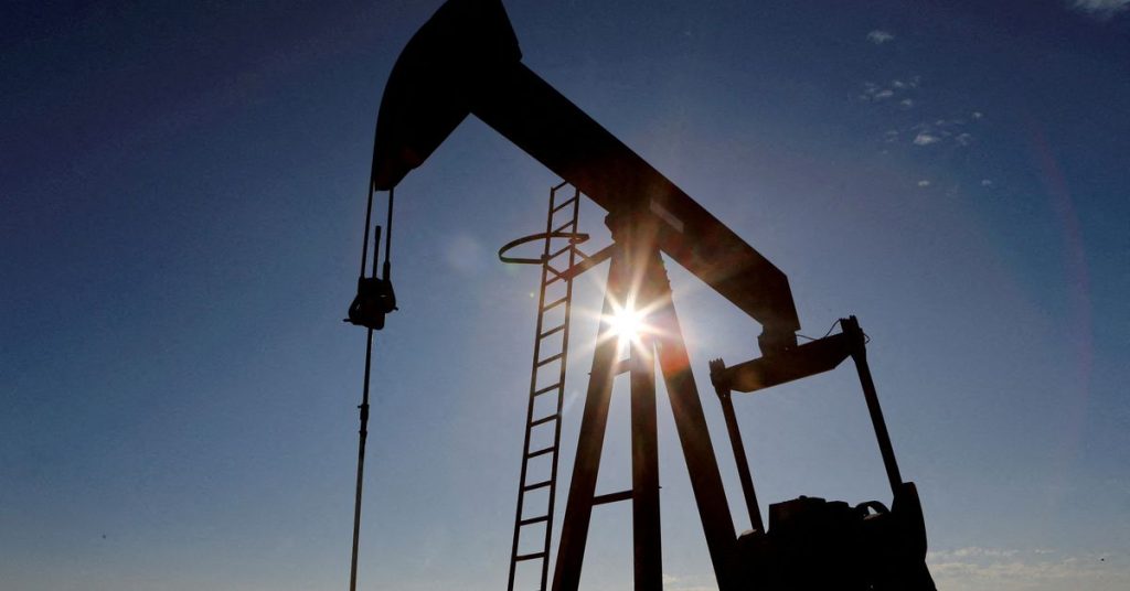 Harga minyak naik lebih dari 1% ke level tertinggi 7 tahun di tengah kekhawatiran gangguan pasokan