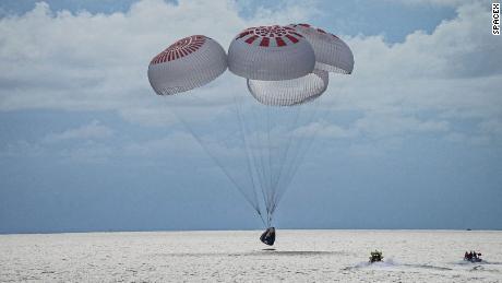SpaceX baru saja membawa awak pertama turis dari luar angkasa.  Inilah yang selanjutnya
