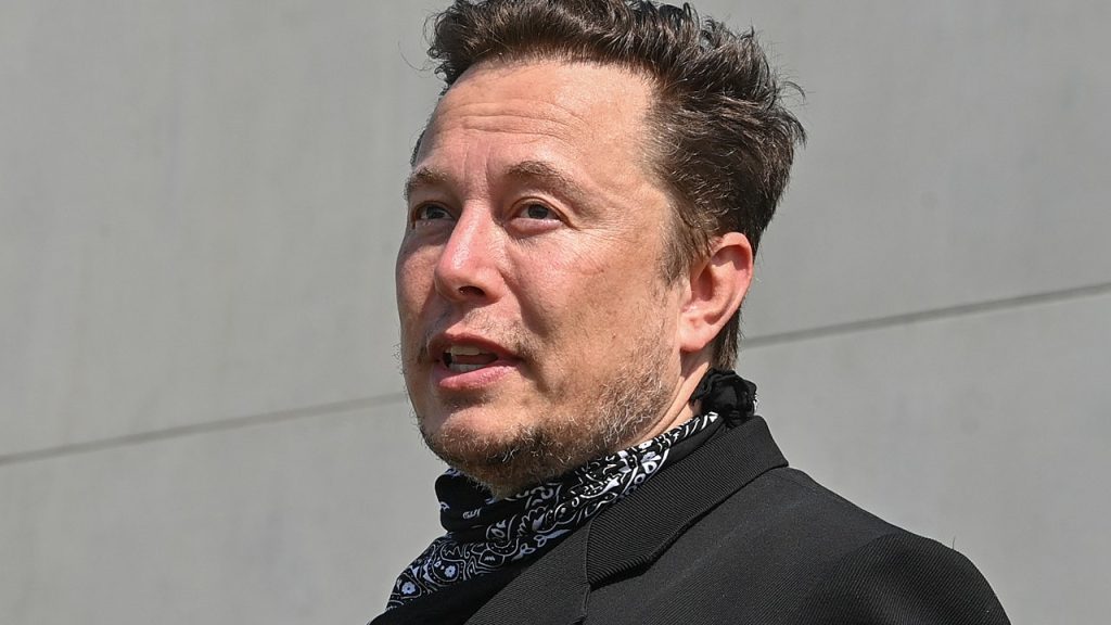 Apakah ada kebutuhan untuk platform baru, Elon Musk bertanya.  Setelah kritik terhadap kebebasan berekspresi di Twitter