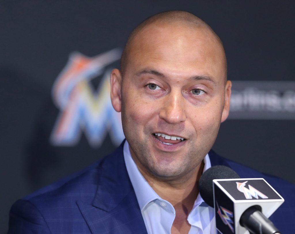 Derek Jeter mengundurkan diri sebagai CEO Miami Marlins dan menjual saham tim