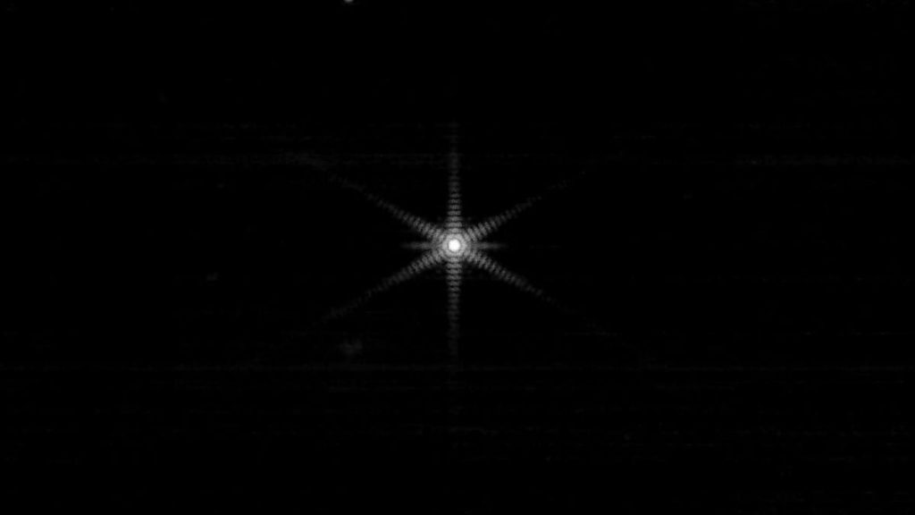 Teleskop Webb menyoroti bintang saat menyelesaikan fase penyelarasan 'penumpukan gambar'