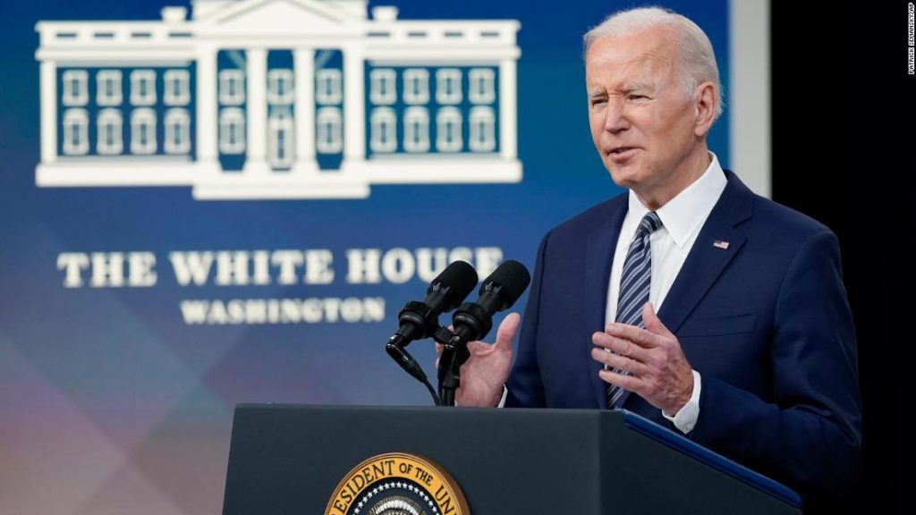 Biden mengumumkan liberalisasi bersejarah cadangan minyak dan menekan perusahaan minyak untuk melakukan bagian mereka untuk mengurangi harga gas