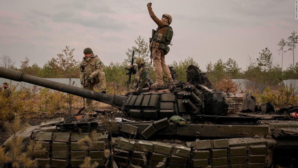 Para pejabat Ukraina mengatakan konvoi kemanusiaan telah dihentikan dan digerebek oleh pasukan Rusia.  Inilah yang kami ketahui