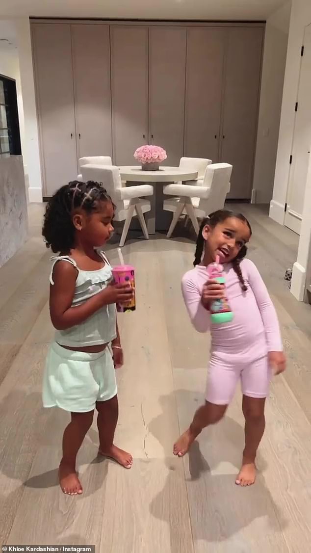 Sepupu: Dalam rekaman yang diposting ke Instagram oleh bintang realitas berusia 3 tahun, putrinya yang masih kecil, empat tahun, terlihat berputar-putar di samping pamannya Rob dan mantan anaknya Blac Chyna, lima tahun.