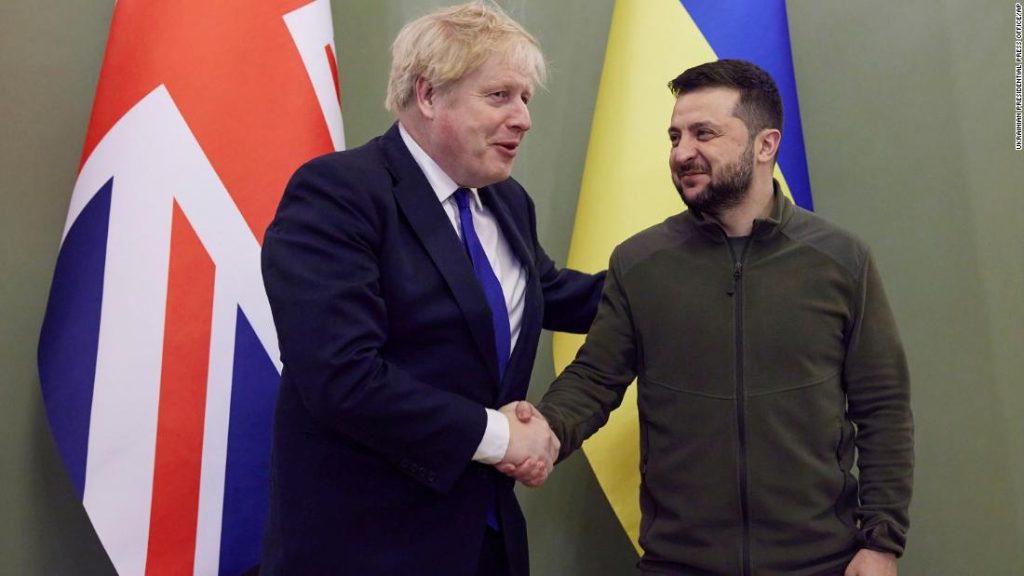 Boris Johnson menjanjikan bantuan militer baru ke Ukraina setelah kunjungan mendadak Perdana Menteri Inggris ke Kyiv