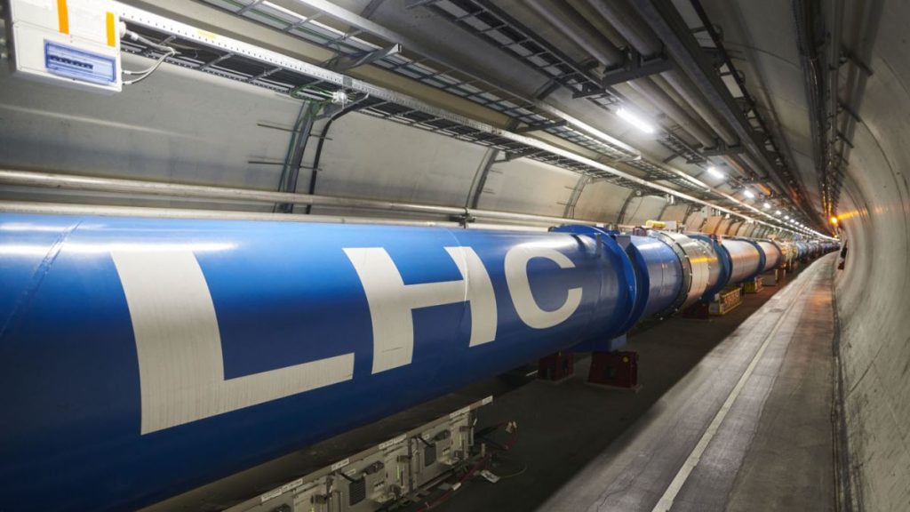 Mem-boot ulang Large Hadron Collider untuk mendorong fisika ke tepi