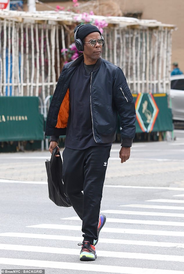 Banyak hal dalam pikirannya: Rock, 57, tampak termenung saat dia mengemudi di sekitar Manhattan di New York City pada hari Minggu.