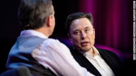 Mengapa investor Tesla mungkin perlu khawatir tentang gangguan Twitter Elon Musk