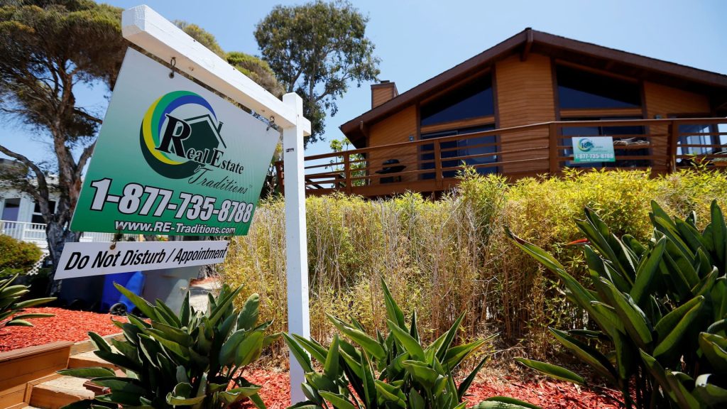 Naiknya suku bunga hipotek menyebabkan lebih banyak penjual rumah menurunkan harga permintaan