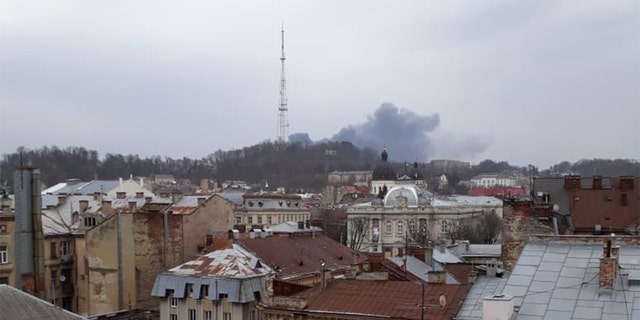 Ledakan mengguncang kota Lviv di Ukraina barat pada Sabtu, 26 Maret 2022, di dekat depot minyak.