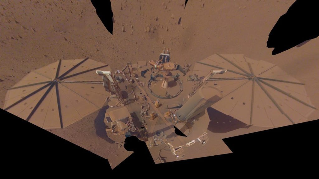 Ini selfie terakhir dari pendarat Insight Mars yang memudar
