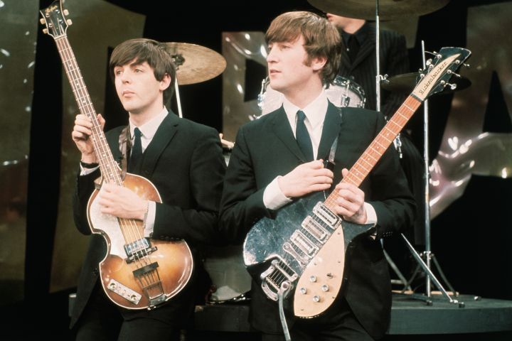 Paul McCartney praktis menampilkan Beatles klasik dengan John Lennon