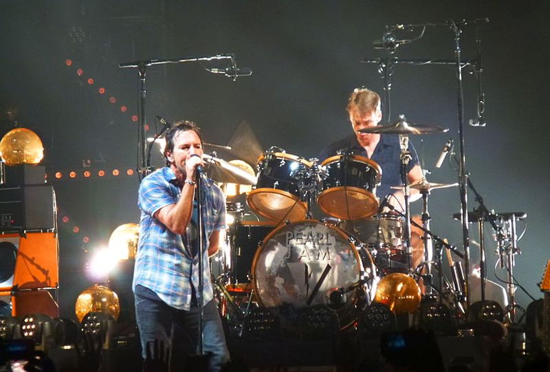 Pearl Jam memungkinkan kipas untuk mengisi Matt Cameron ke drum