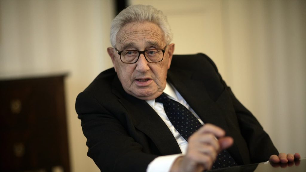 Ukraina menolak proposal Kissinger untuk menyerahkan wilayah ke Rusia
