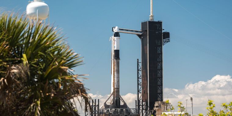 NASA baru saja membeli sisa penerbangan kru stasiun luar angkasa dari SpaceX