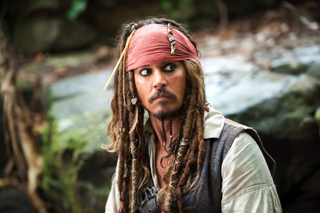Johnny Depp memerankan Kapten Jack Sparrow dalam sebuah adegan dari "Bajak laut Karibean: di arus asing." 
