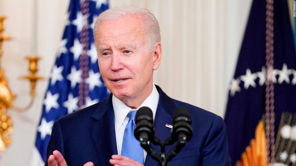 Biden mengatakan dia telah diberitahu tentang orang Amerika yang hilang di Ukraina dan mendesak untuk tidak melakukan perjalanan ke negara itu