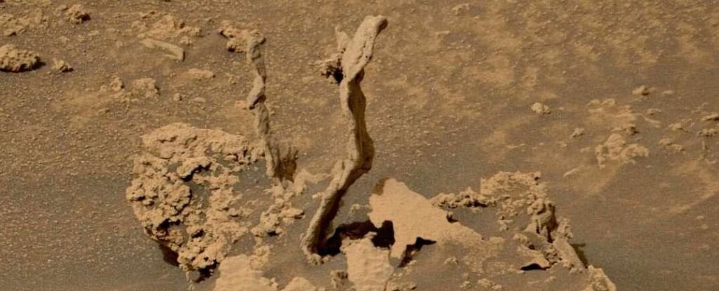 Curiosity telah menemukan beberapa konstelasi batu bengkok yang tampak sangat aneh di permukaan Mars