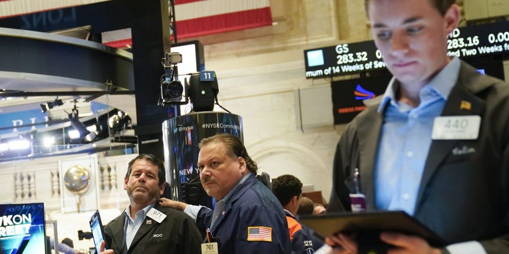 Dow tergelincir ketika S&P 500 ditutup lebih tinggi