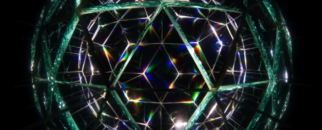 Dua kali kristal telah berhasil dihubungkan bersama untuk pertama kalinya
