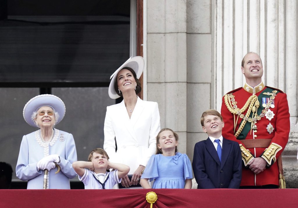 Platinum Jubilee Ratu Elizabeth II: Hari Pertama