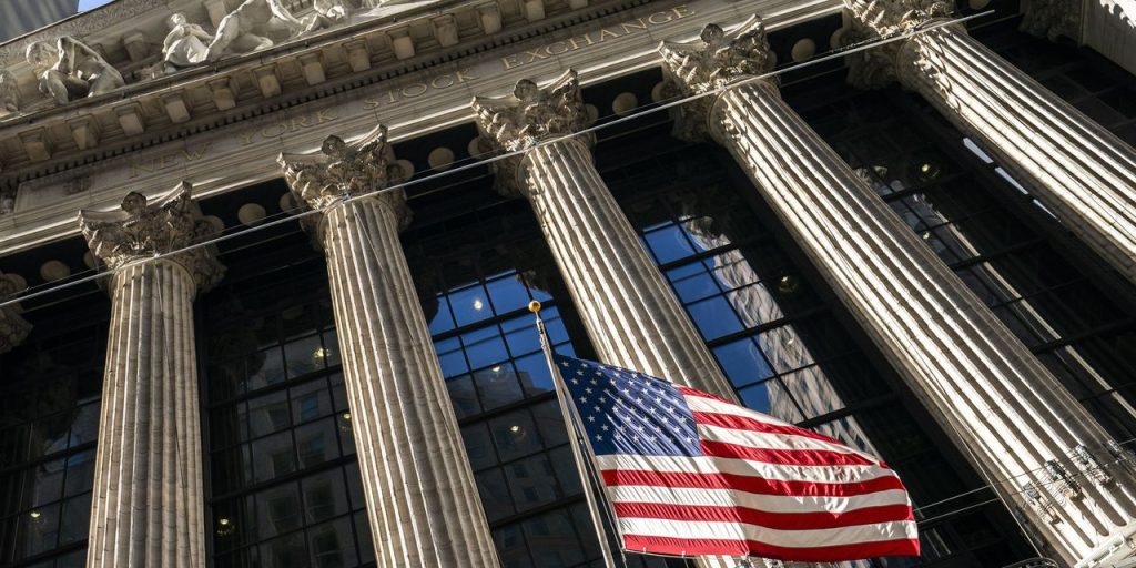 Saham berjangka AS jatuh setelah minggu terburuk di Wall Street sejak Januari