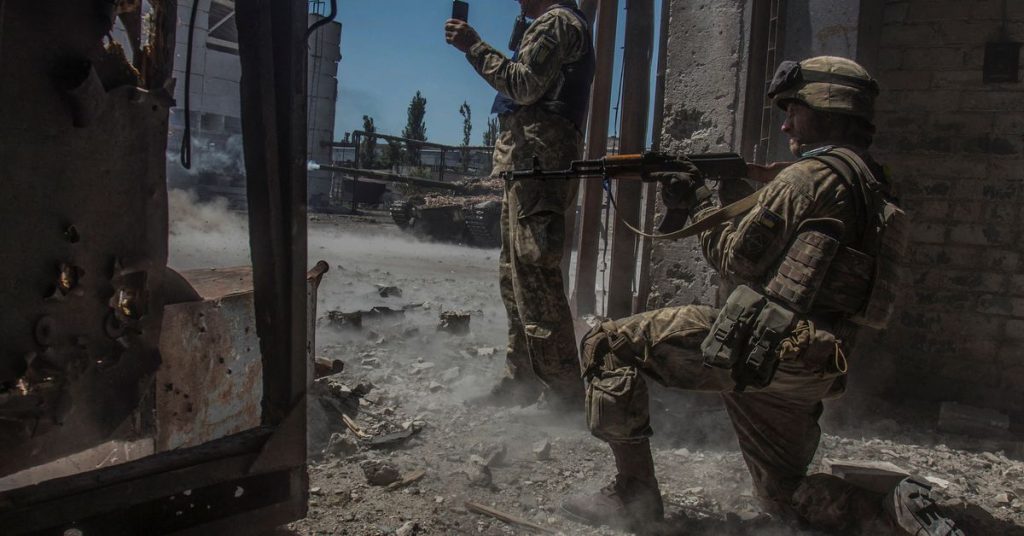 Ukraina mengatakan pertempuran untuk kota kembar Donbass mencapai 'klimaks yang menakutkan'