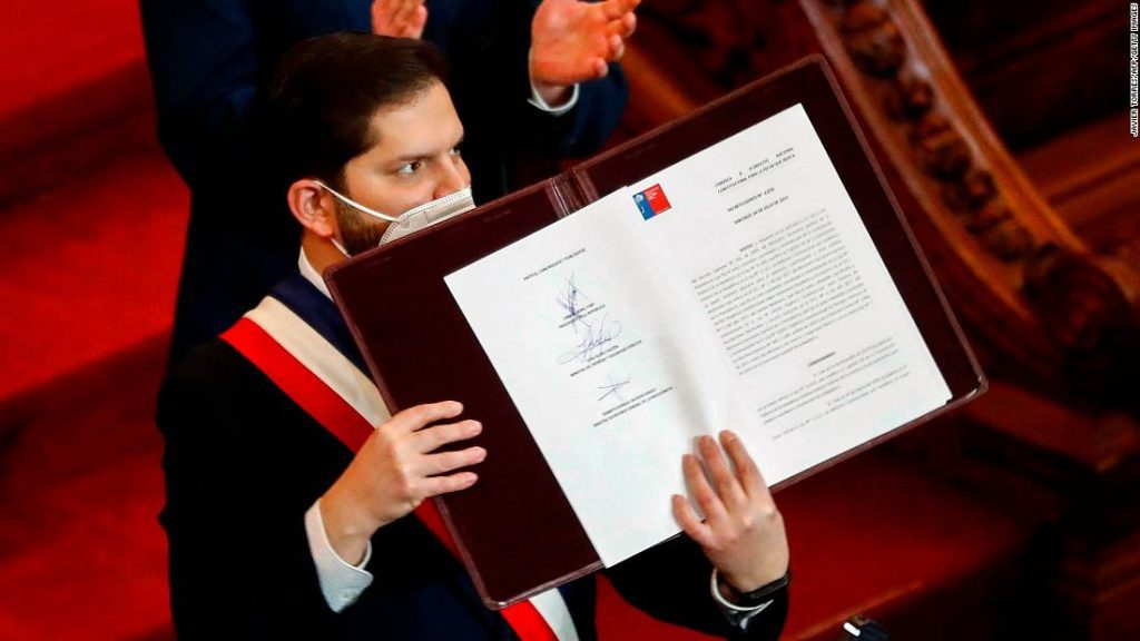Majelis Konstitusi Chili mengajukan proposal untuk konstitusi baru kepada Presiden Chili