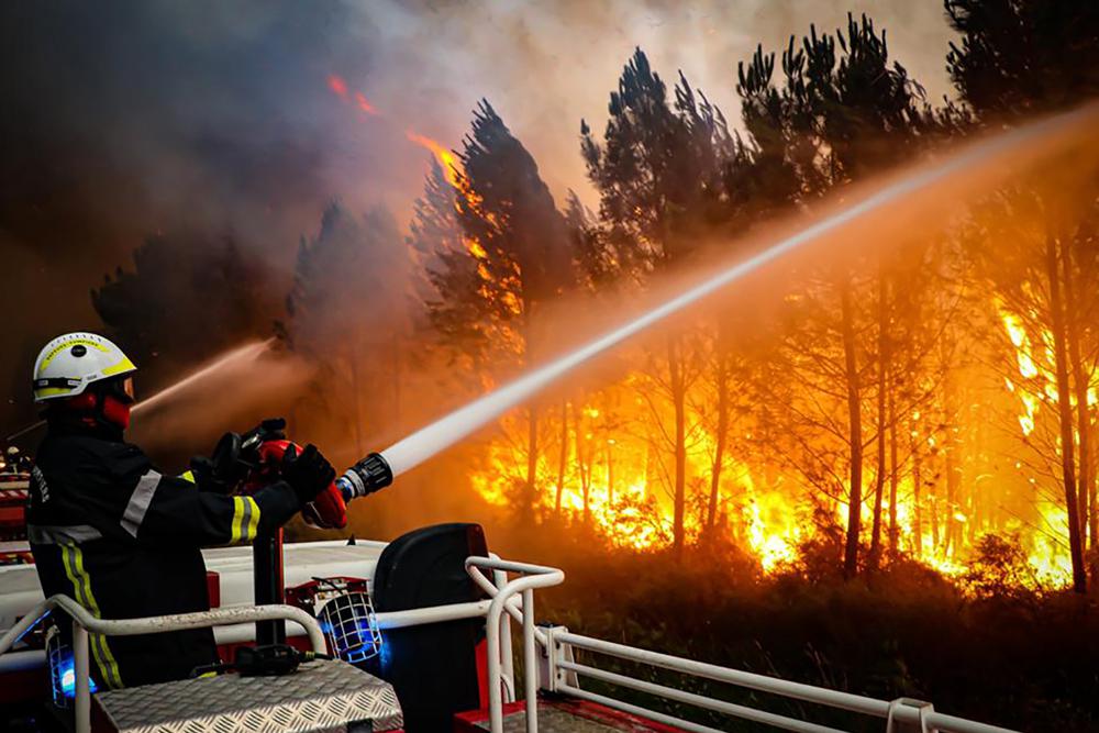 Kebakaran hutan melanda Eropa Barat, dengan ratusan dilaporkan tewas oleh gelombang panas