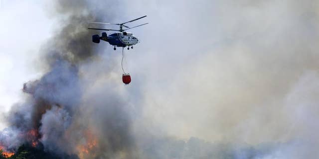 Kebakaran hutan berkobar saat beberapa bagian Spanyol bergulat dengan rekor gelombang panas. 