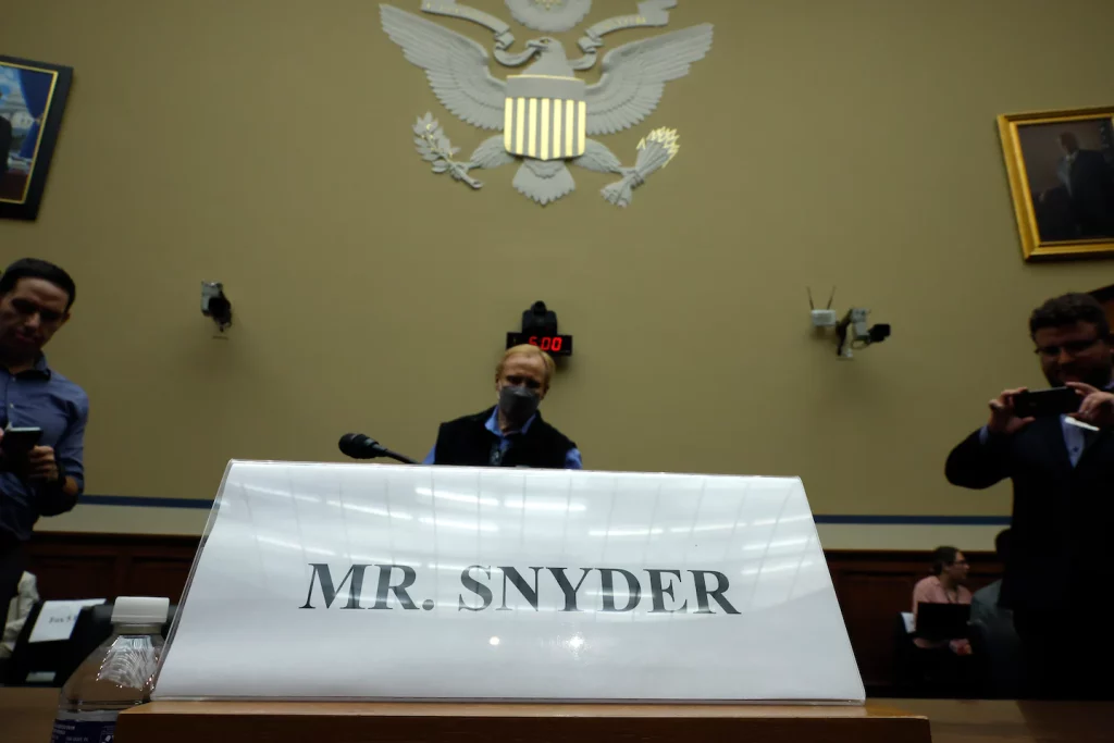 Daniel Snyder akan menjawab pertanyaan komite DPR di bawah sumpah pada hari Kamis