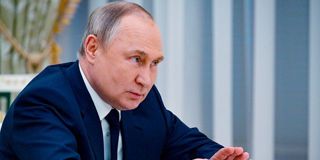Sanchez mengundang Presiden Rusia Vladimir Putin untuk "agresor."