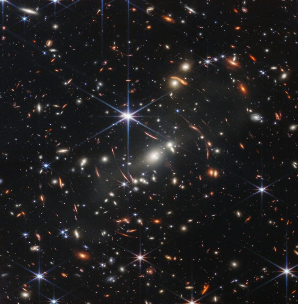 Seorang astronom menjelaskan gambar pertama yang menakjubkan dari Teleskop Luar Angkasa James Webb