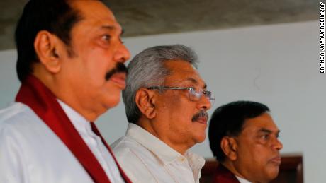 Bagaimana presiden pelarian Sri Lanka berubah dari pahlawan perang?  ke buronan