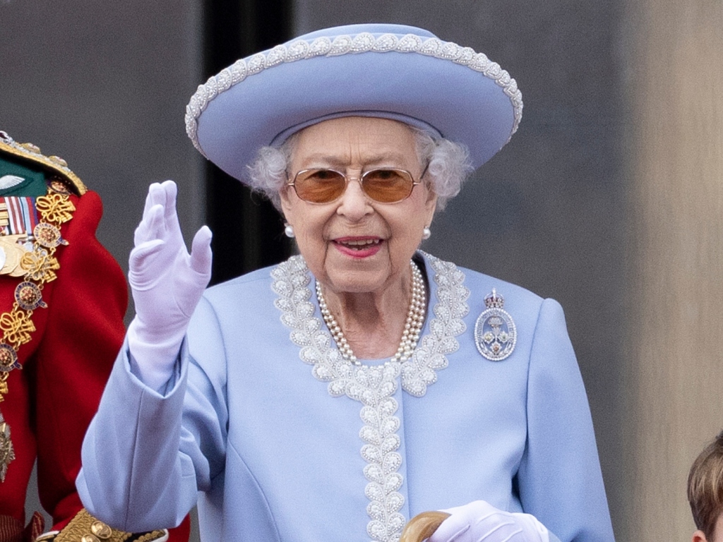 Ratu Elizabeth memberi tahu Pangeran William untuk tidak menerbangkan helikopter: detail - SheKnows