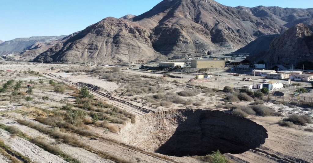 Chili "menghukum" mereka yang bertanggung jawab atas lubang pembuangan di dekat tambang tembaga