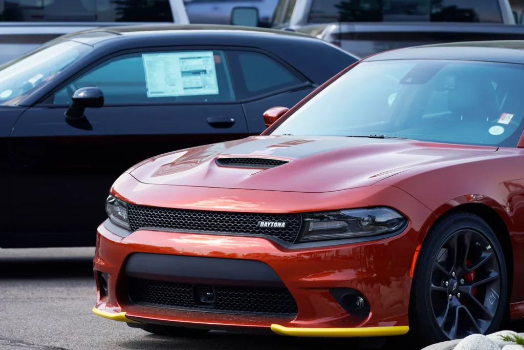Dodge akan menghentikan mobil otot Charger dan Challenger