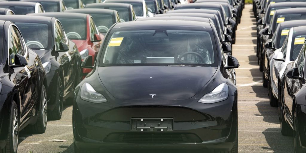 Elon Musk mengatakan Tesla telah membangun 3 juta mobil, sepertiganya ada di China
