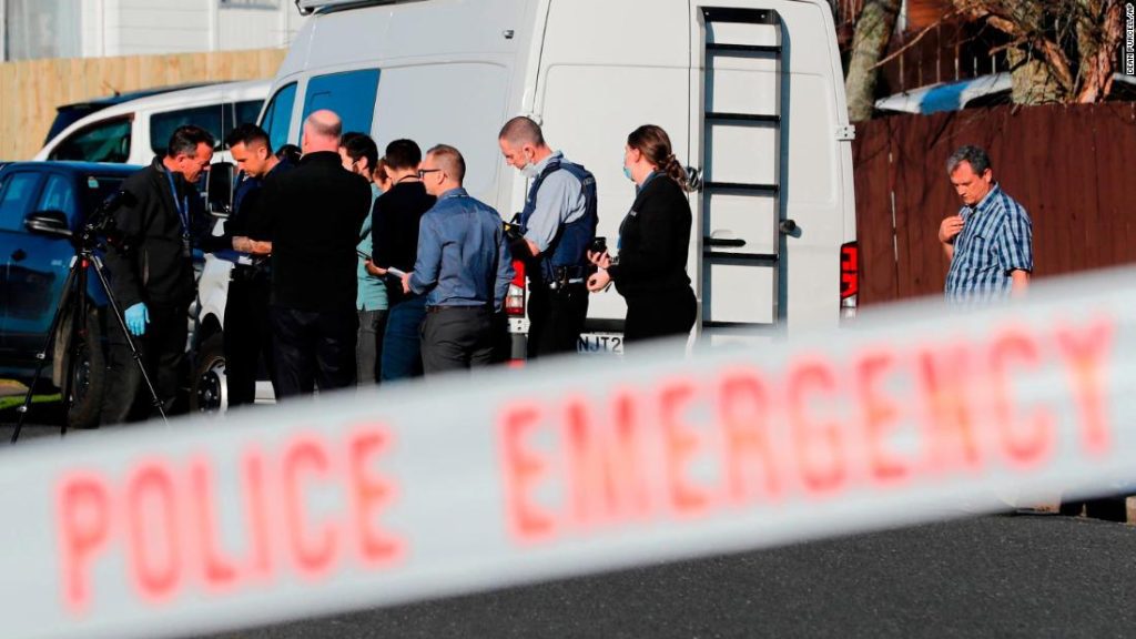 Ibu dari anak-anak Selandia Baru ditemukan tewas dalam koper yang diyakini berada di Korea Selatan, kata seorang pejabat polisi