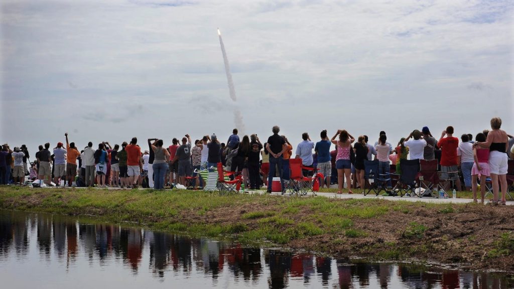 Kerumunan raksasa diharapkan untuk peluncuran perdana roket raksasa NASA