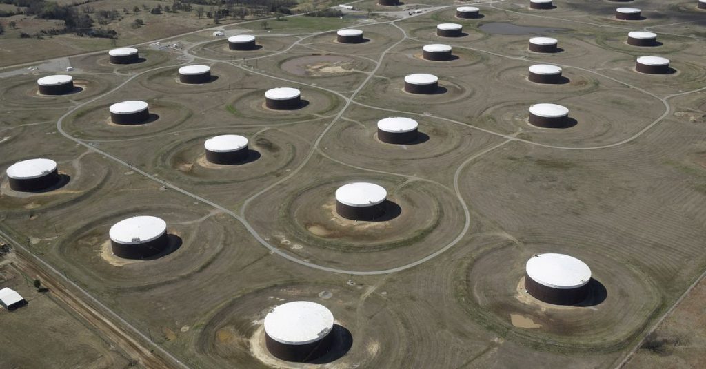 Minyak melonjak $3 per barel karena OPEC+ dapat memperketat kesepakatan dengan Iran