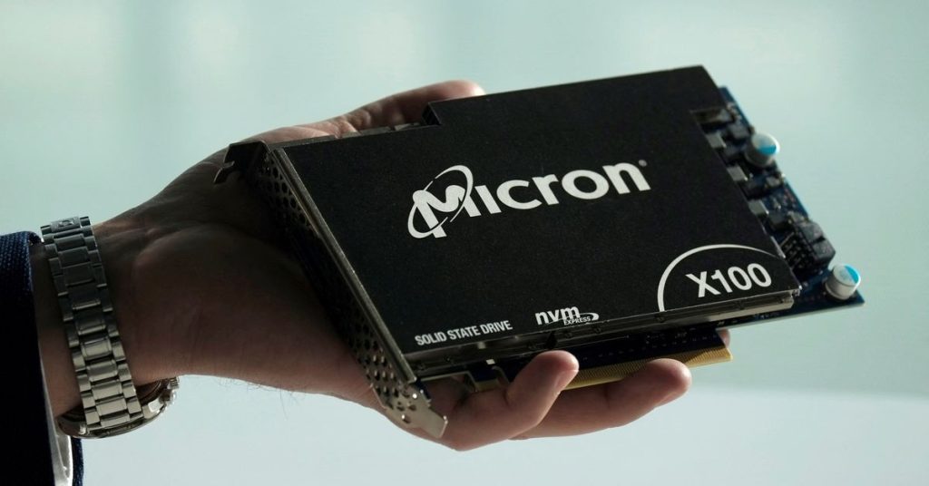 Peringatan Micron tentang lemahnya permintaan mengguncang saham chip