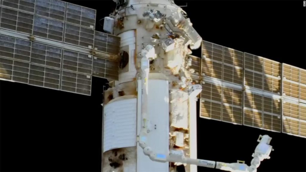 Spacewalk terganggu karena masalah dengan kostum kosmonot Rusia