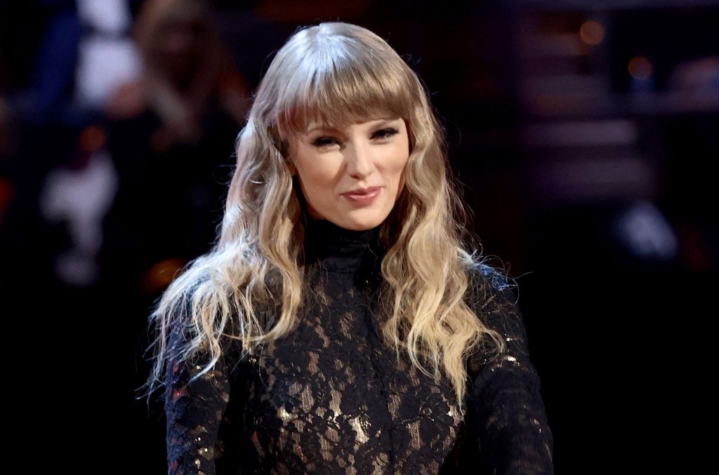 Taylor Swift Dituduh Menjiplak Desain Buku 'Lover' dari Penulis - Billboard