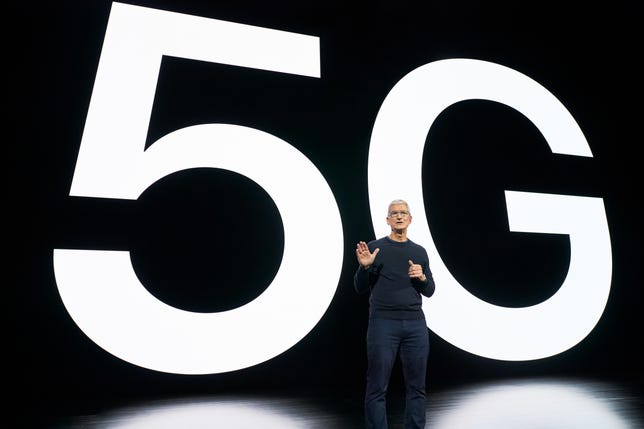 Tim Cook mengumumkan iPhone 5G pertama Apple