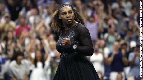 Serena Williams meningkatkan standarnya selama AS Terbuka.