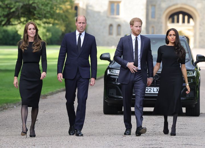 Pangeran dan Putri Wales serta Duke dan Duchess of Sussex tiba di Kastil Windsor untuk melihat bunga dan penghormatan kepada Ratu Elizabeth pada 10 September di Windsor, Inggris. 