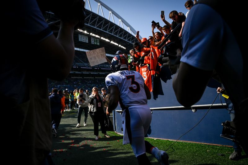 Russell Wilson mencemooh kembali ke Seattle saat Denver Broncos kalah dari Seahawks