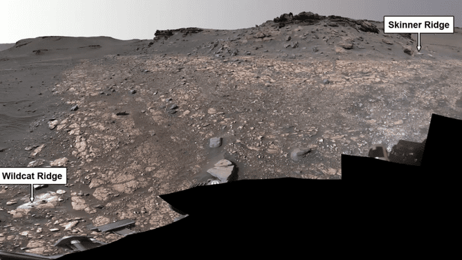 Wildcat Ridge dan Skinner Ridge di Martian Jezero Crater.  Gambar dari penjelajah Perseverance NASA. 