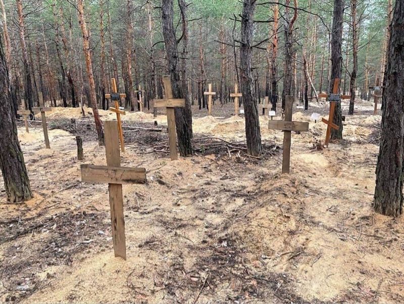 Izyum: Ukraina mengatakan beberapa mayat ditemukan di kuburan massal beruang "tanda penyiksaan"